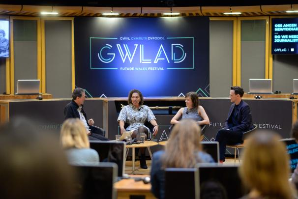 GWLAD - Oes angen newyddiadurwyr - Do we need journalists.jpg